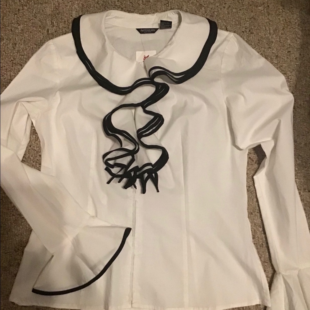 Women’s size medium NWT long sleeve ruffle top